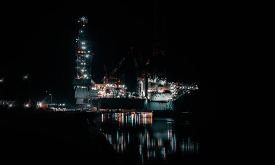 An offshore energy platform as geopolitical disruption raises oil and freight risks