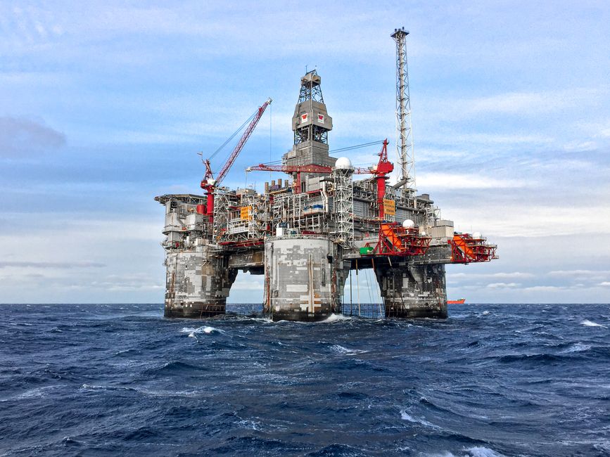 Offshore oil platform