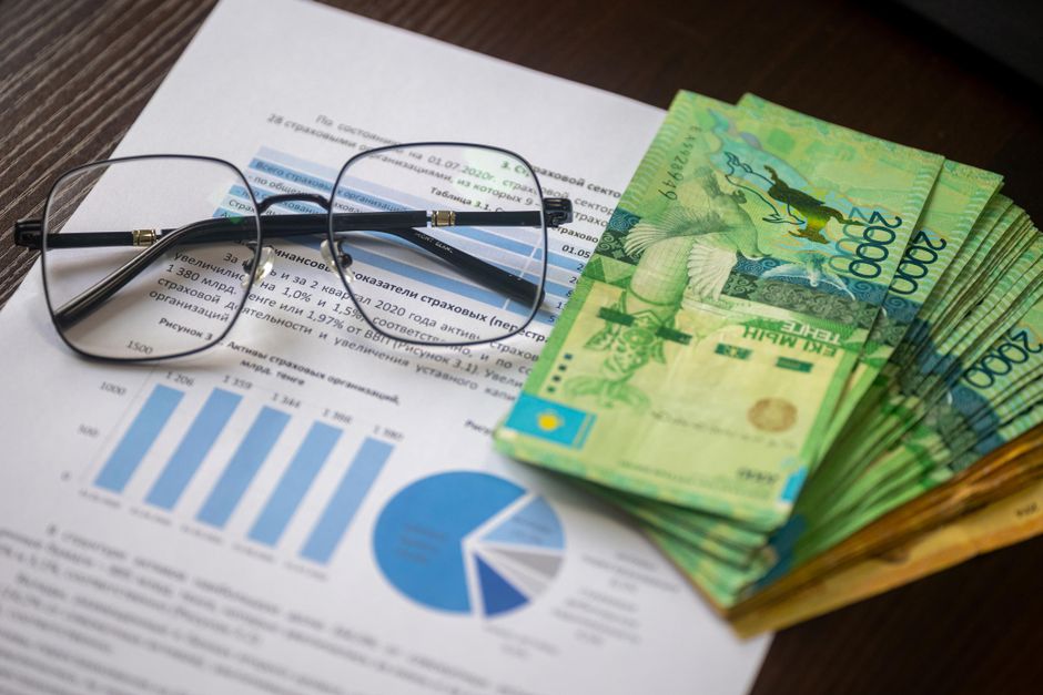 Financial reports and currency on a desk representing public-market capital formation