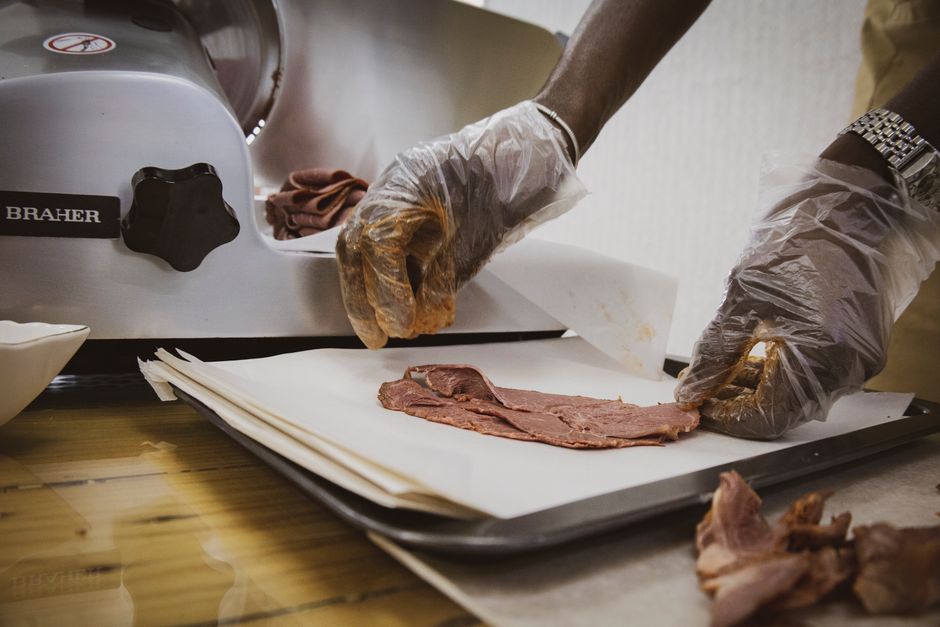Deli meat slicer