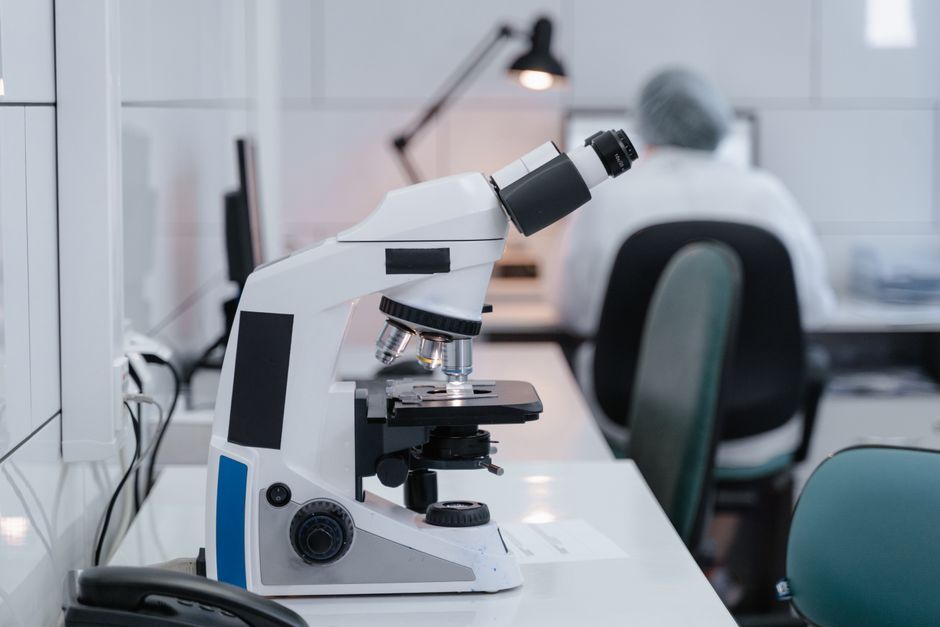 Laboratory microscope