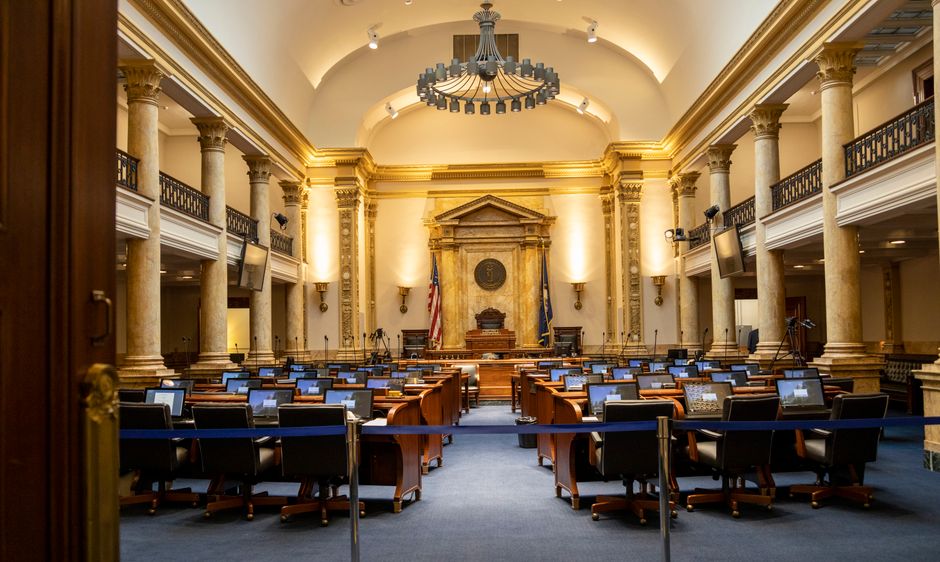 A grand government legislative chamber with columns and seating.